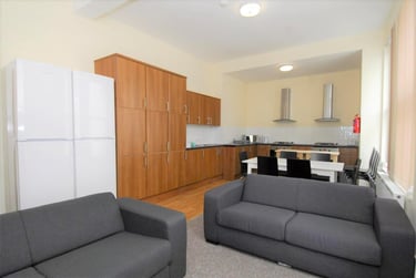 10 bed flat, Ebrington Street, City Centre, Plymouth, PL49AF - Image 1